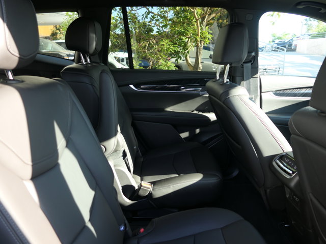 Vehicle image 27 of 33