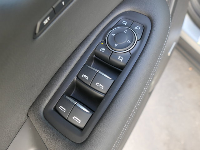 Vehicle image 17 of 33