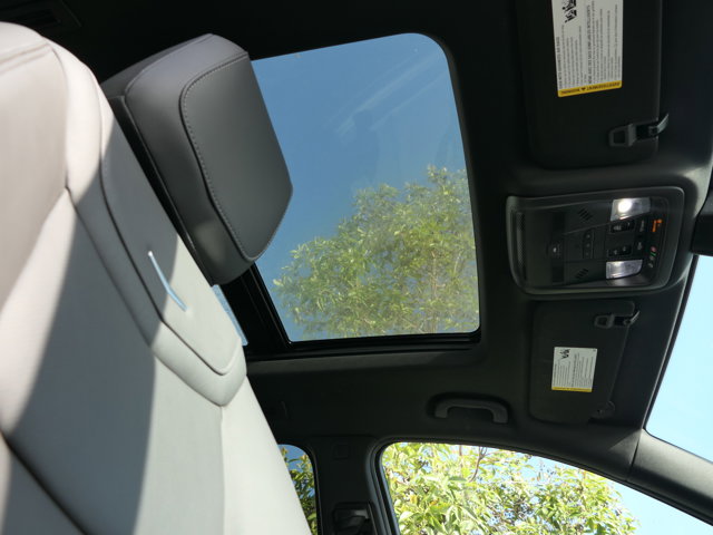 Vehicle image 32 of 33