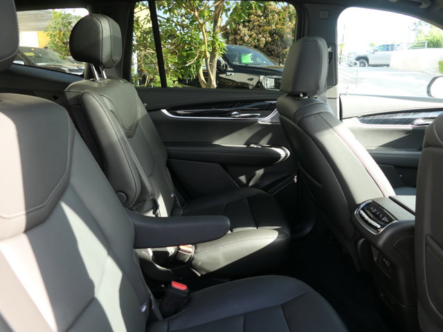 Vehicle image 27 of 33
