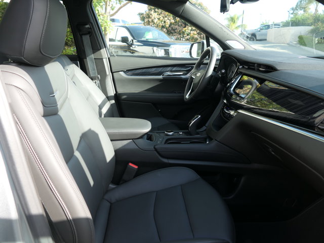 Vehicle image 31 of 33