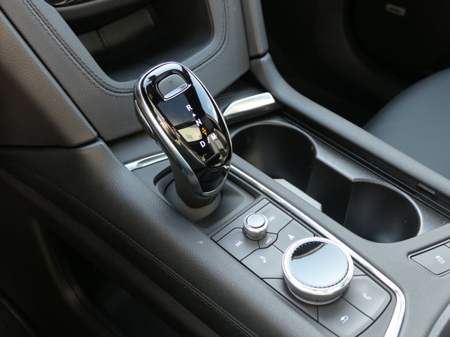 Vehicle image 25 of 33