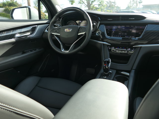 Vehicle image 28 of 33
