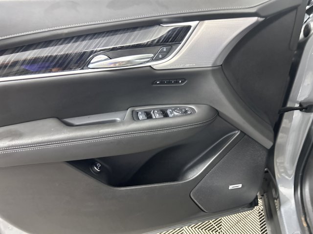 Vehicle image 35 of 47