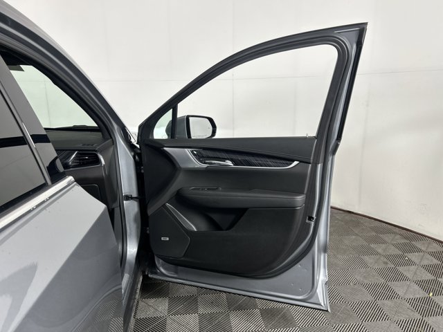 Vehicle image 38 of 47