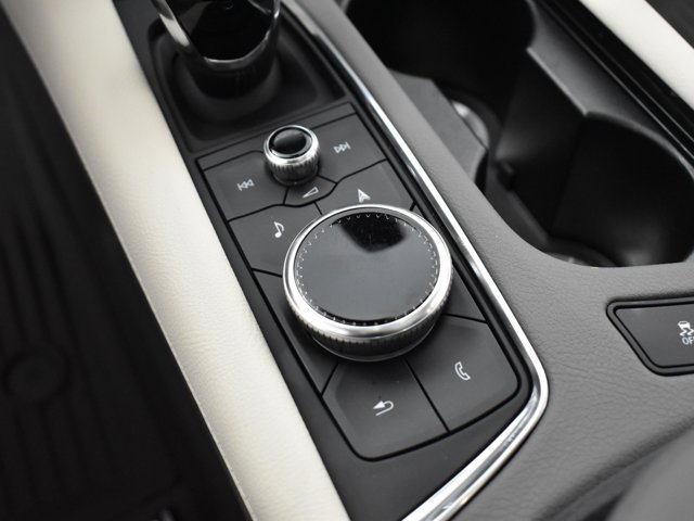 Vehicle image 36 of 51