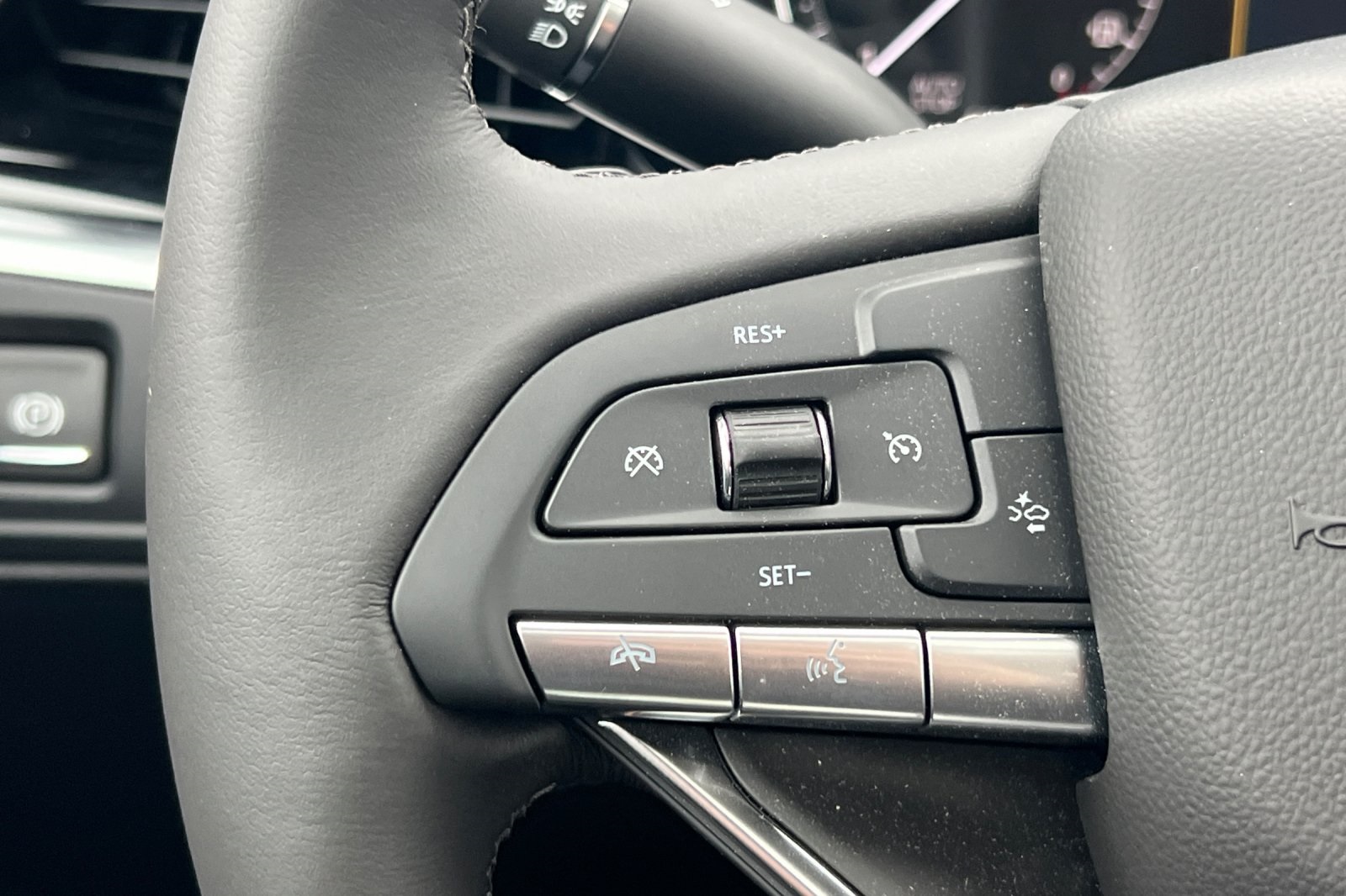 Vehicle image 28 of 34