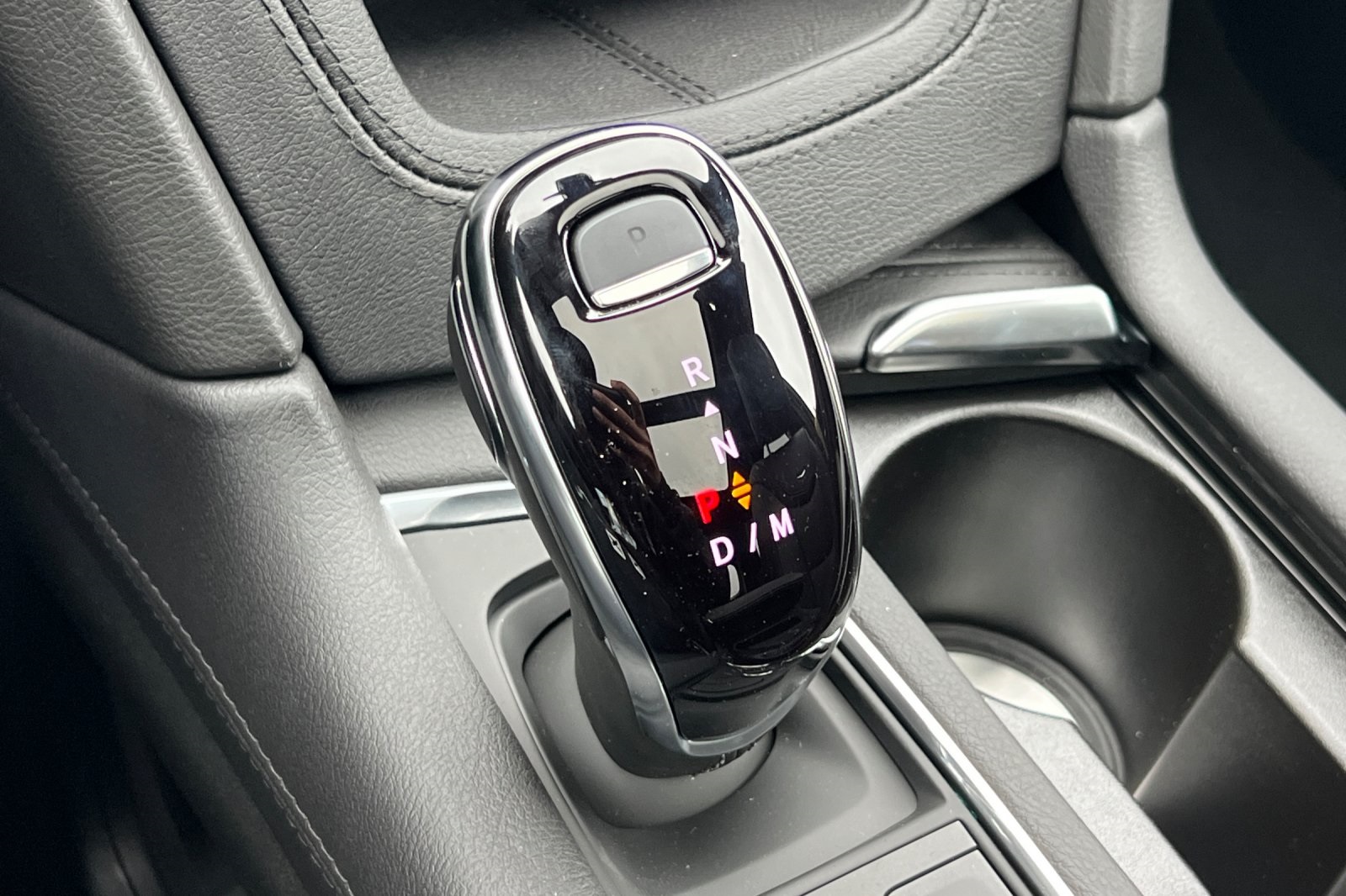 Vehicle image 25 of 34
