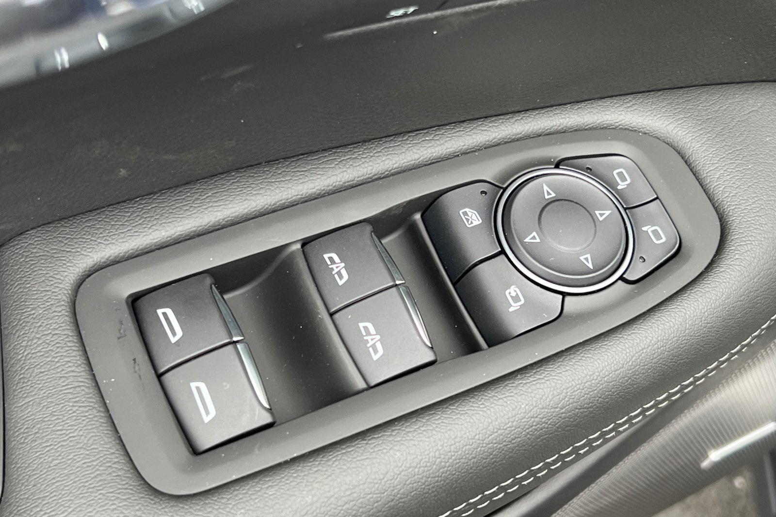 Vehicle image 11 of 34
