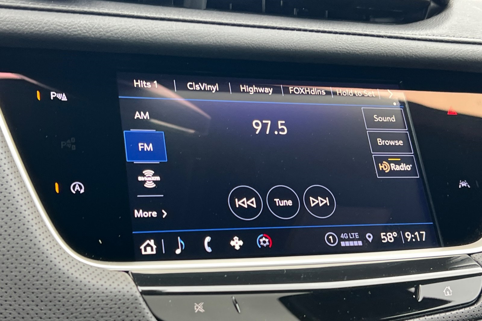 Vehicle image 22 of 34