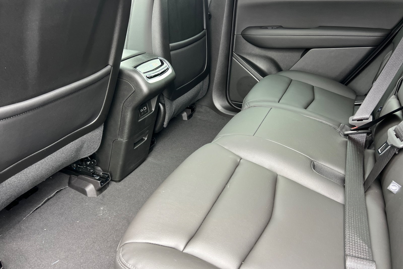 Vehicle image 12 of 34