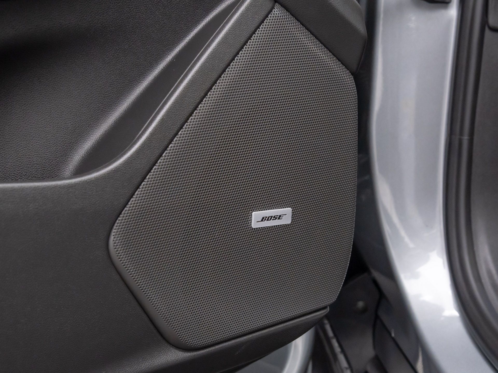 Vehicle image 17 of 39