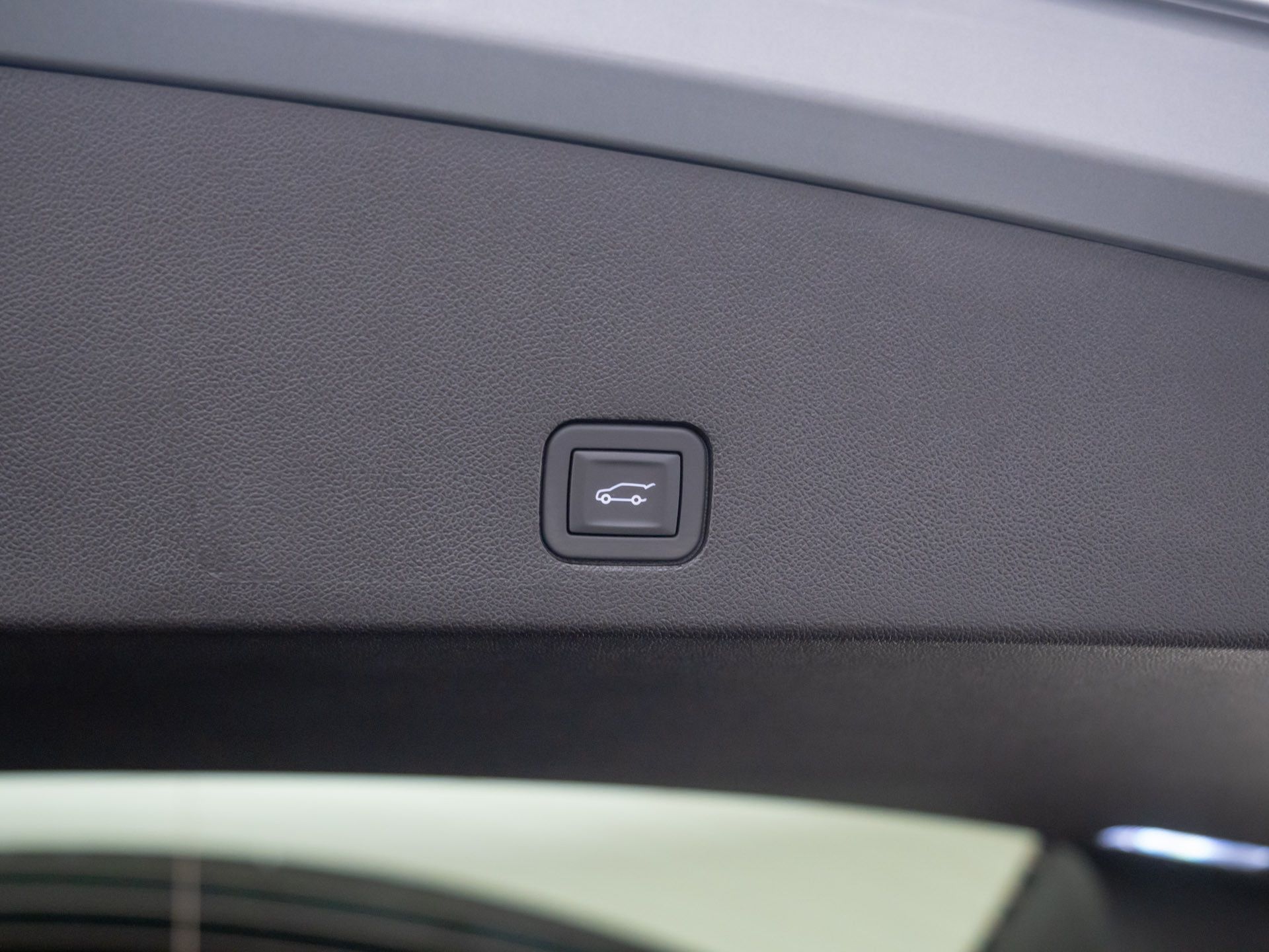 Vehicle image 33 of 39