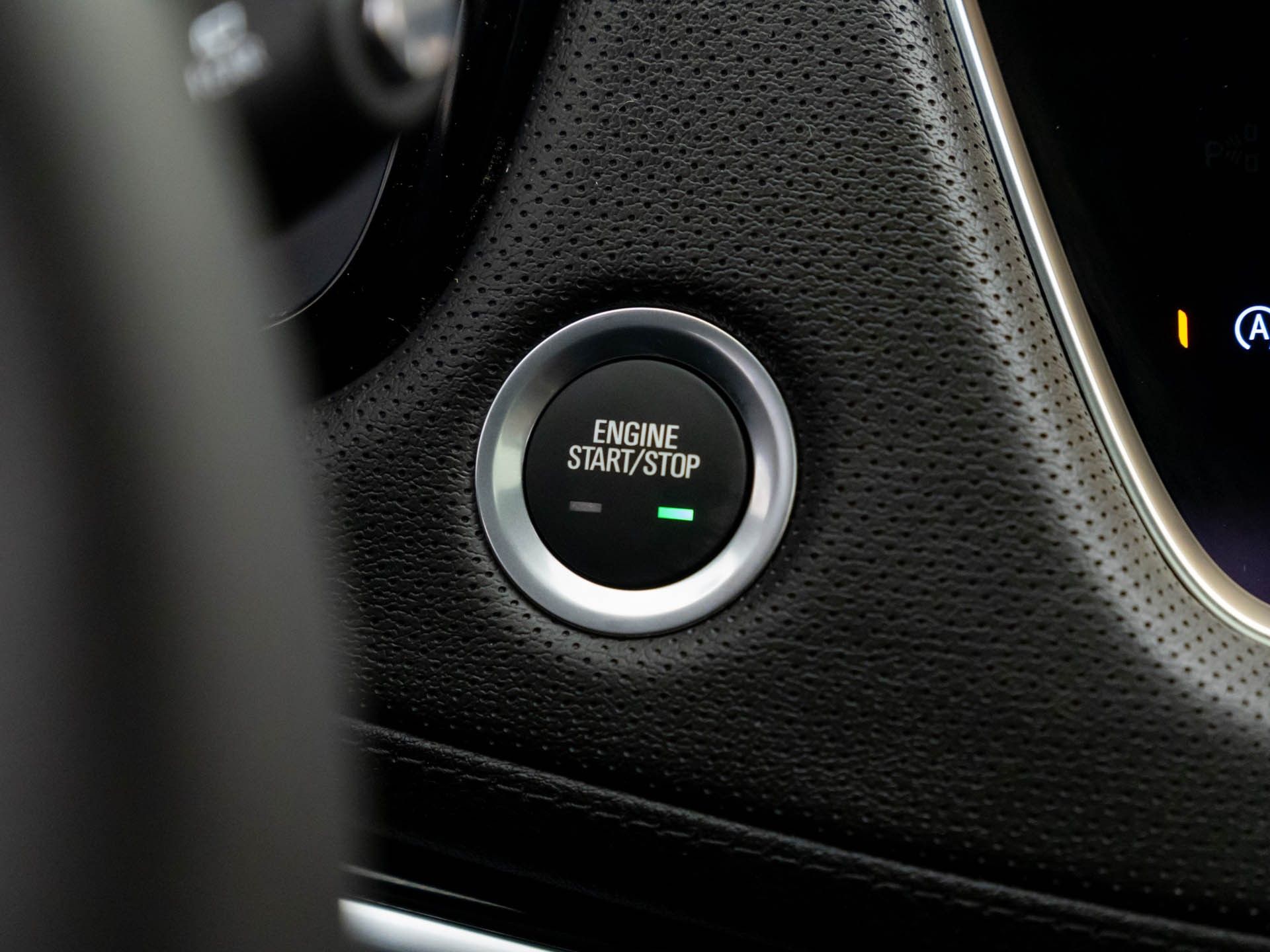Vehicle image 21 of 32