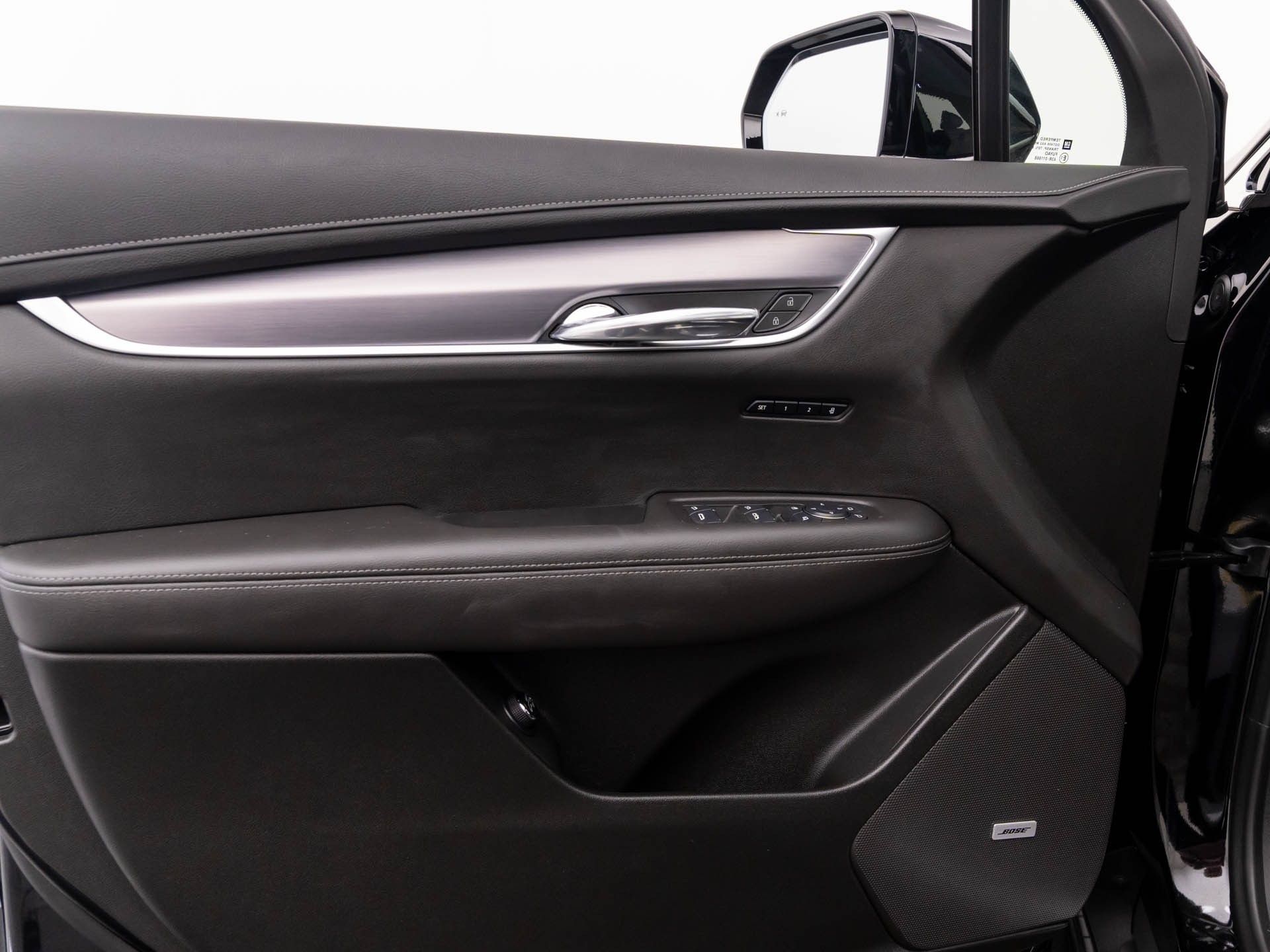 Vehicle image 18 of 32