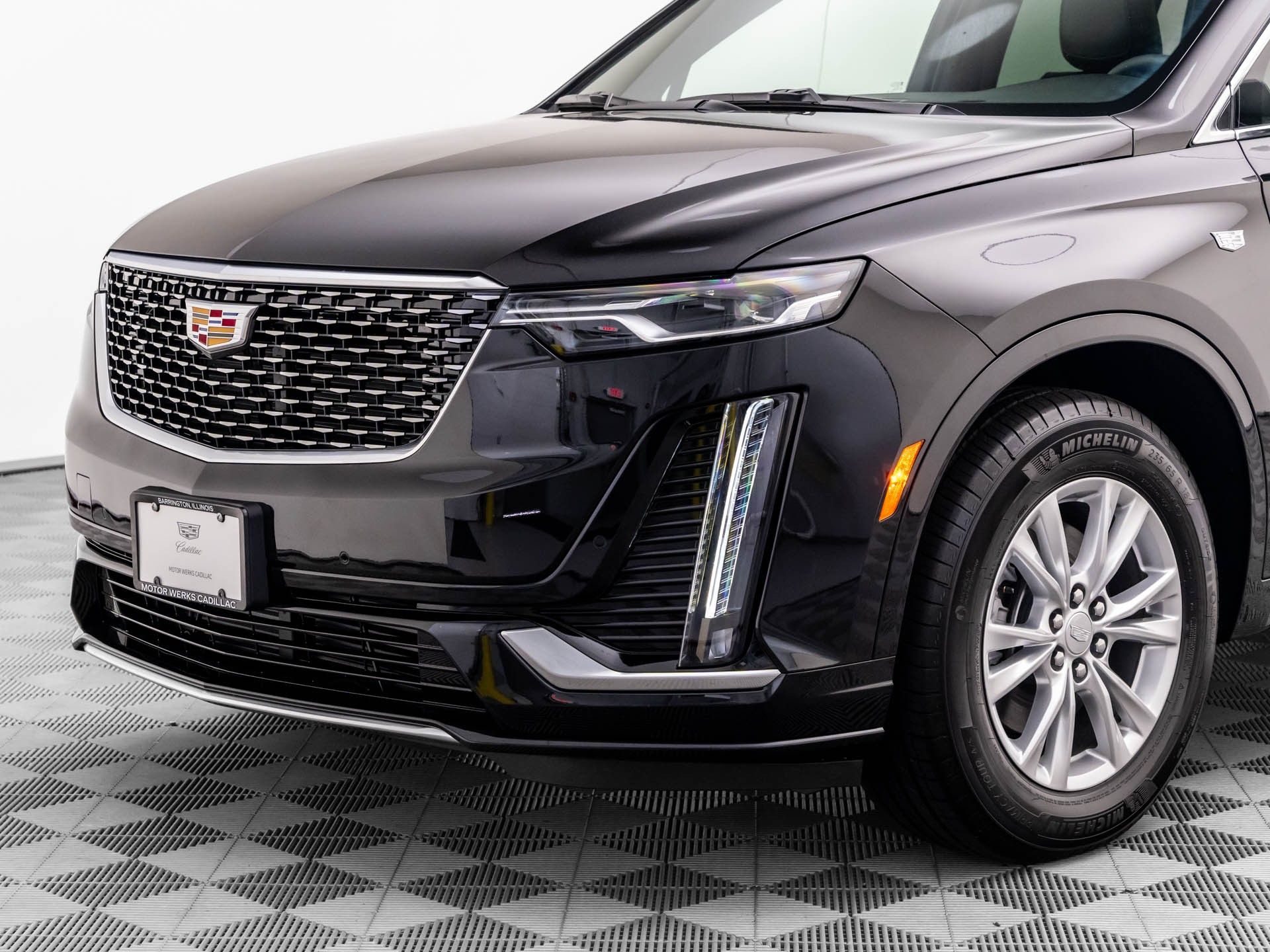 Vehicle image 2 of 32