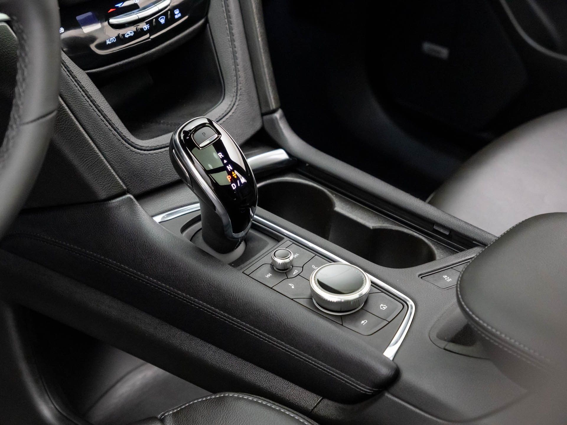 Vehicle image 17 of 32