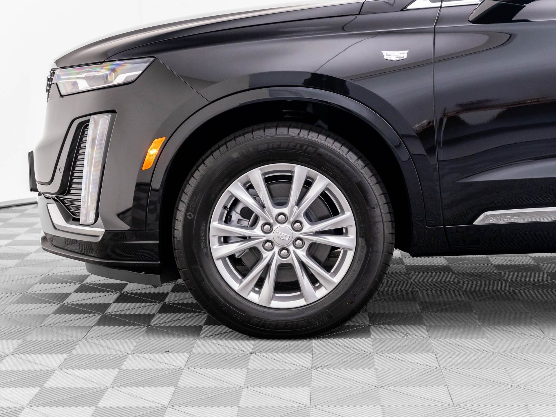 Vehicle image 27 of 32