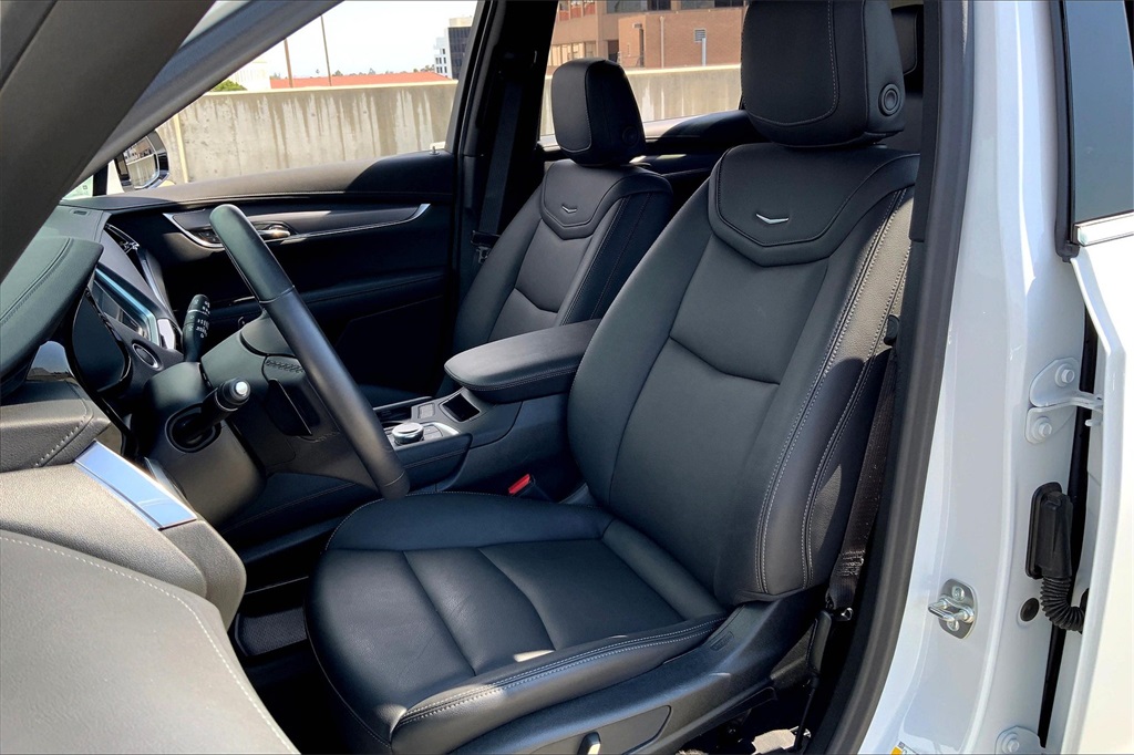 Vehicle image 9 of 38