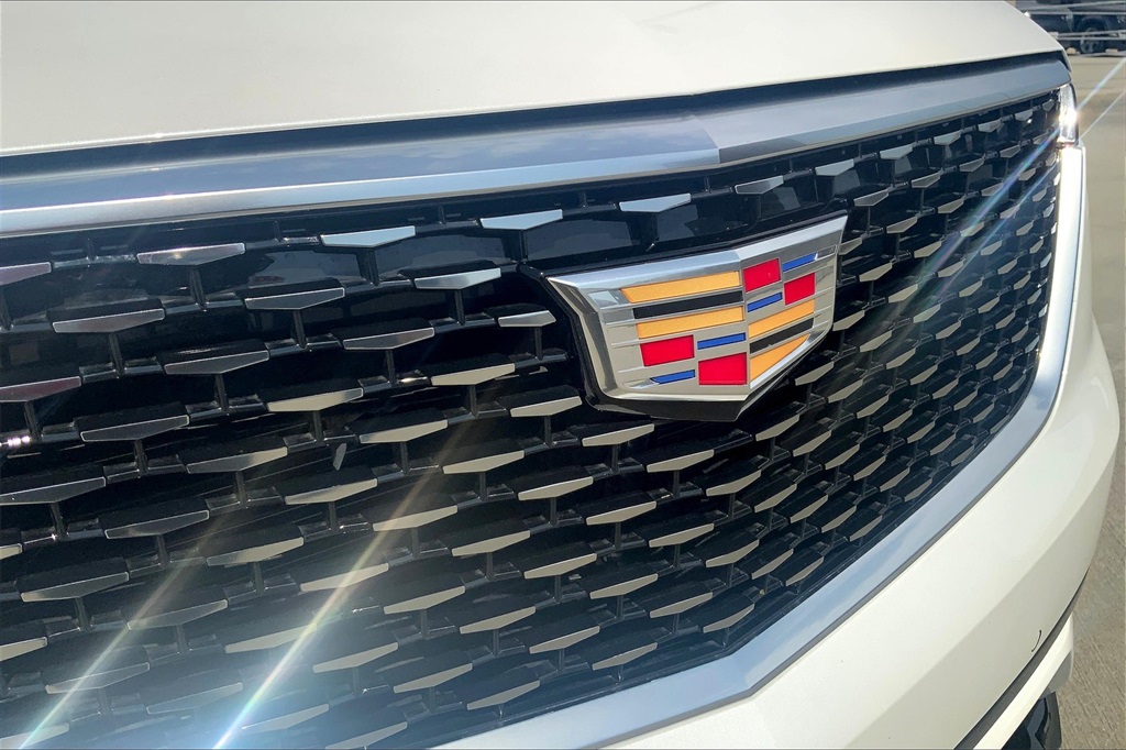 Vehicle image 33 of 38