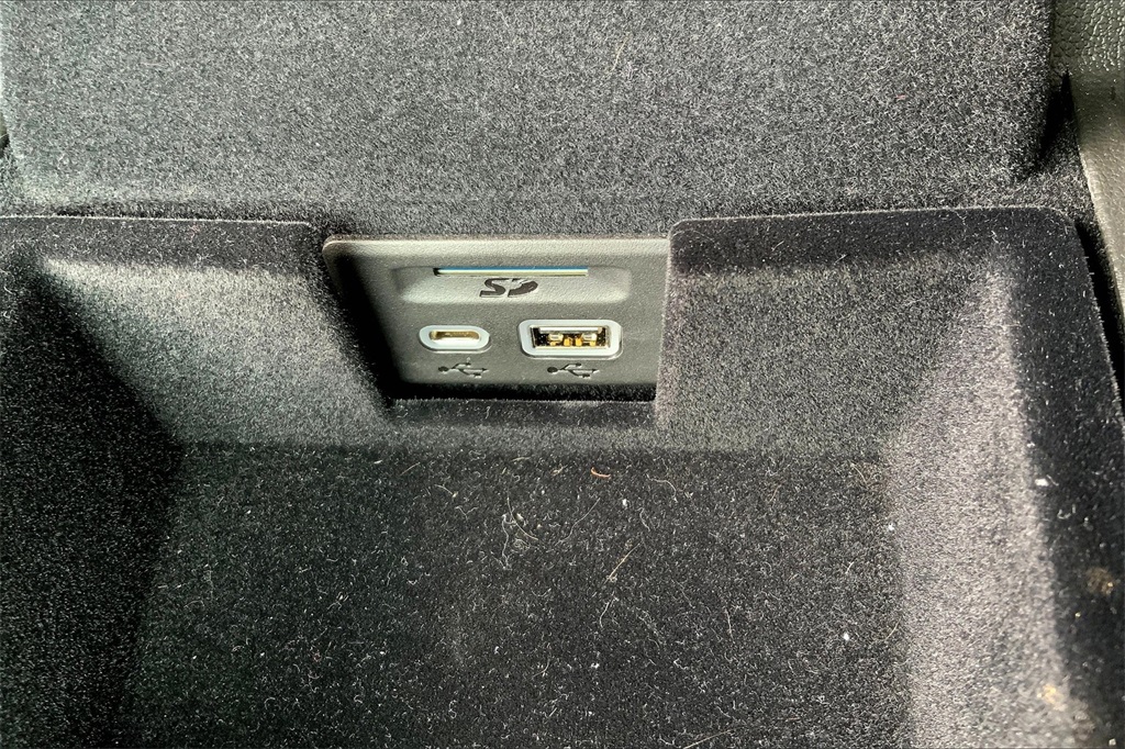 Vehicle image 28 of 38