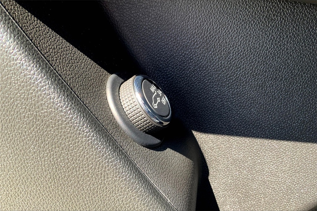 Vehicle image 27 of 38