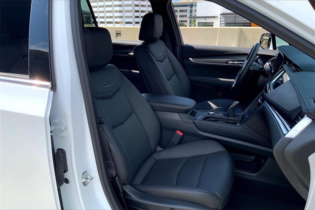 Vehicle image 10 of 38