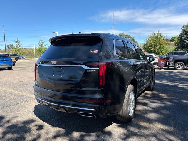 2025 Cadillac XT6 AWD Luxury Image 3 of 4