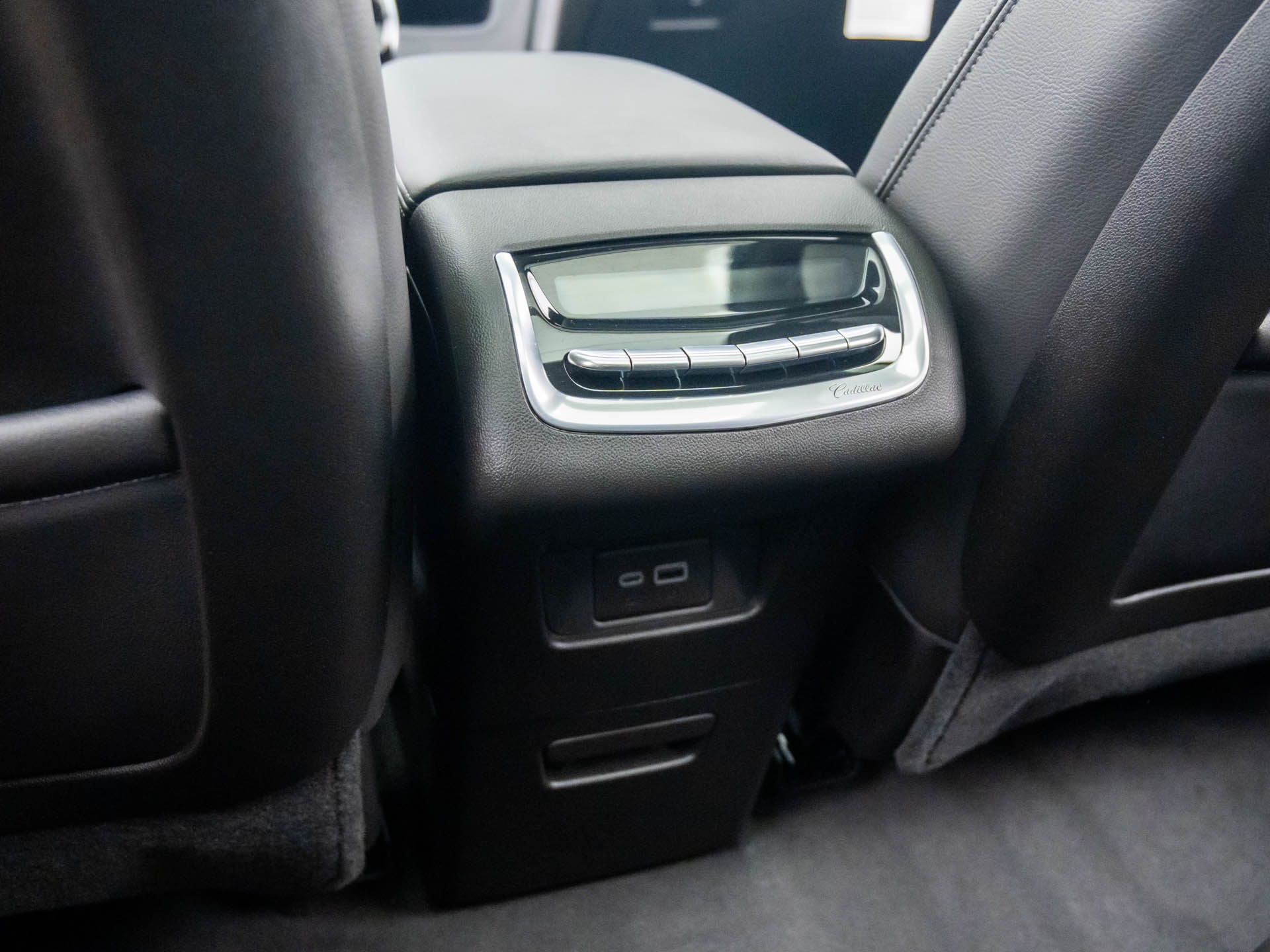 Vehicle image 31 of 40