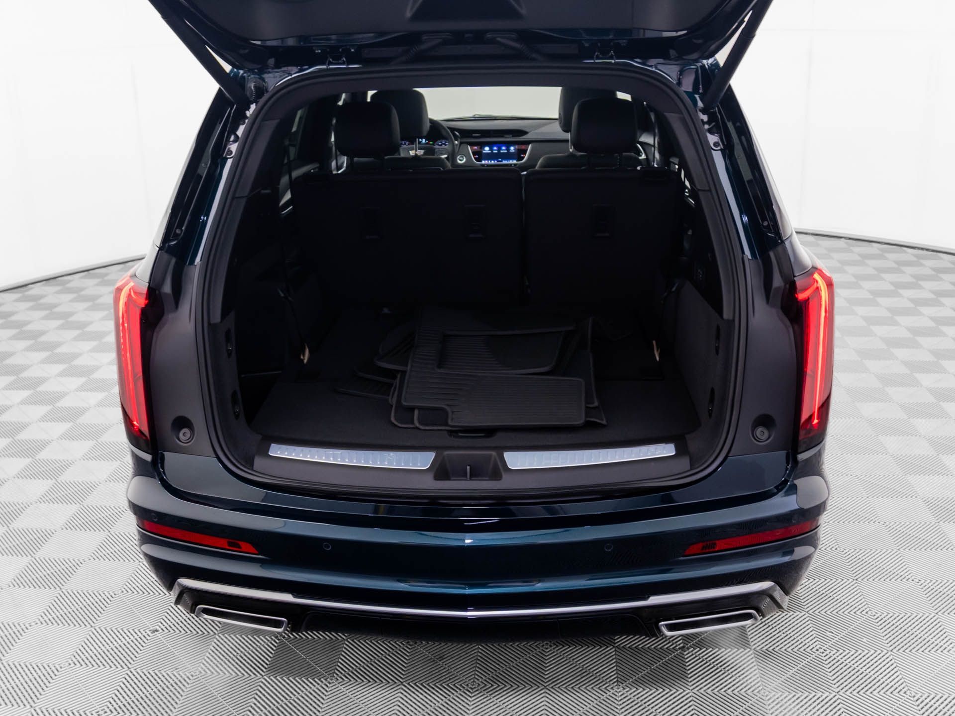 Vehicle image 33 of 40