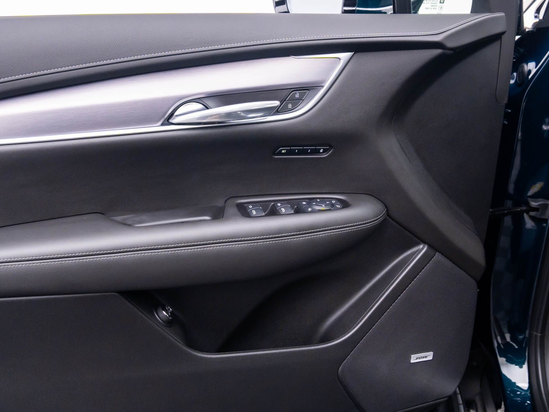 Vehicle image 27 of 40