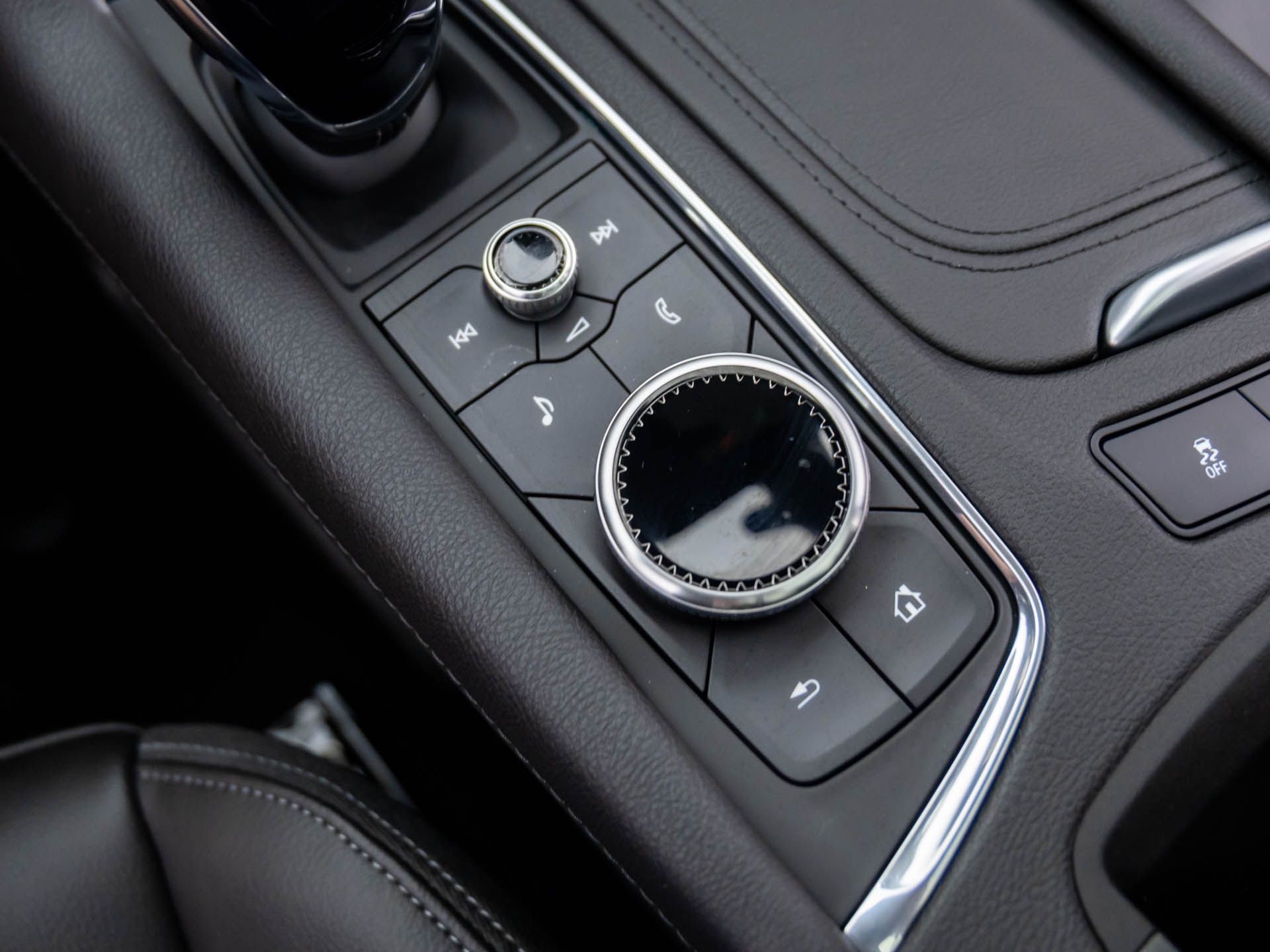 Vehicle image 24 of 40