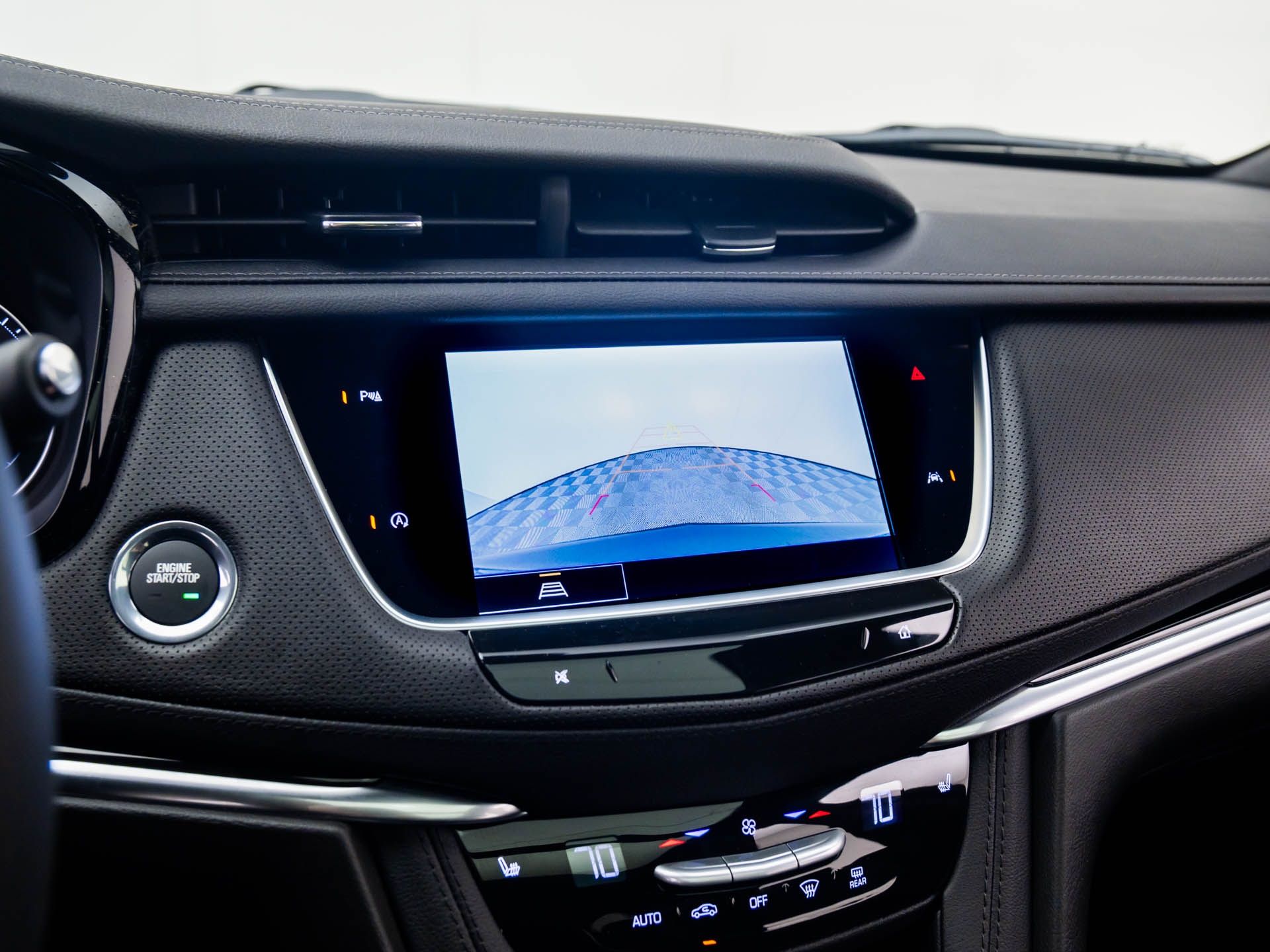 Vehicle image 21 of 40