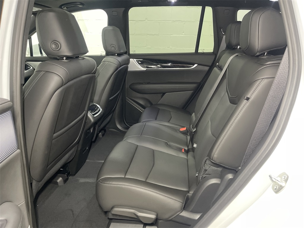 Vehicle image 13 of 31
