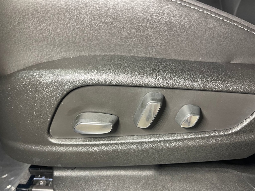 Vehicle image 28 of 31