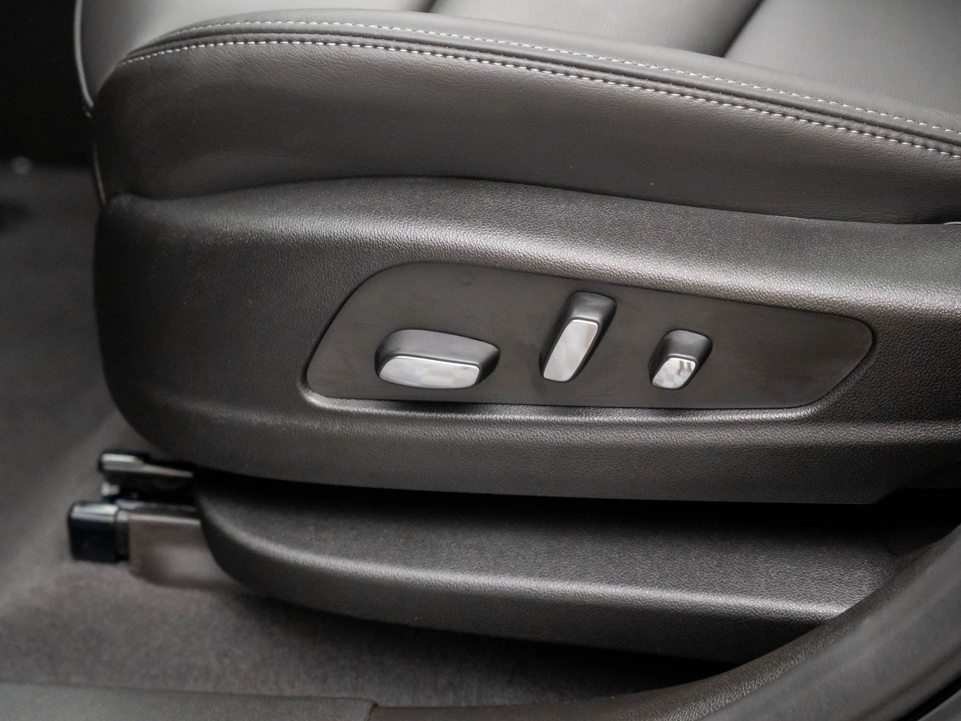 Vehicle image 34 of 39