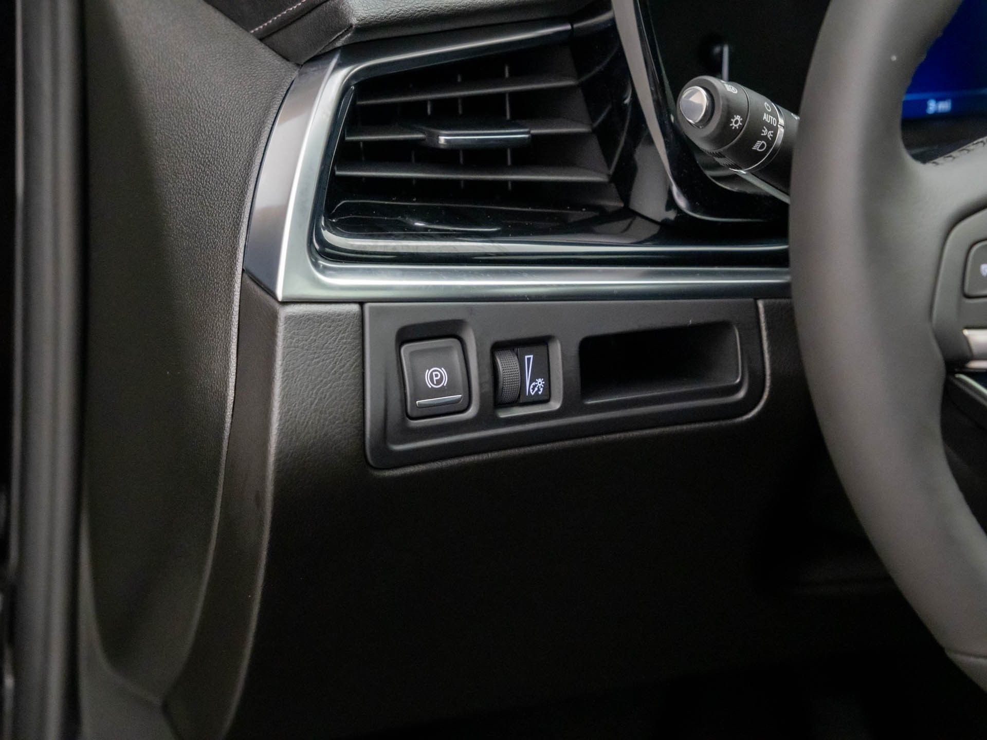 Vehicle image 30 of 39