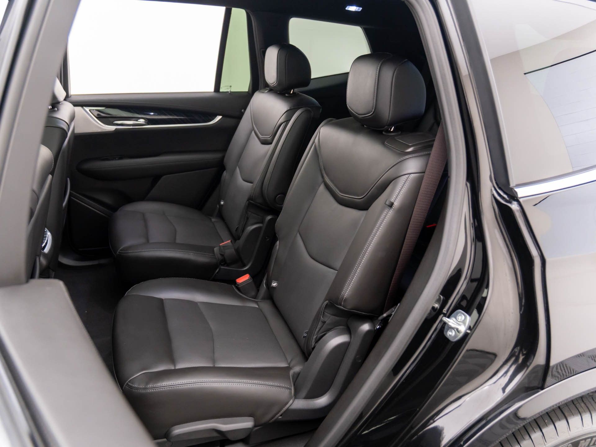 Vehicle image 18 of 35