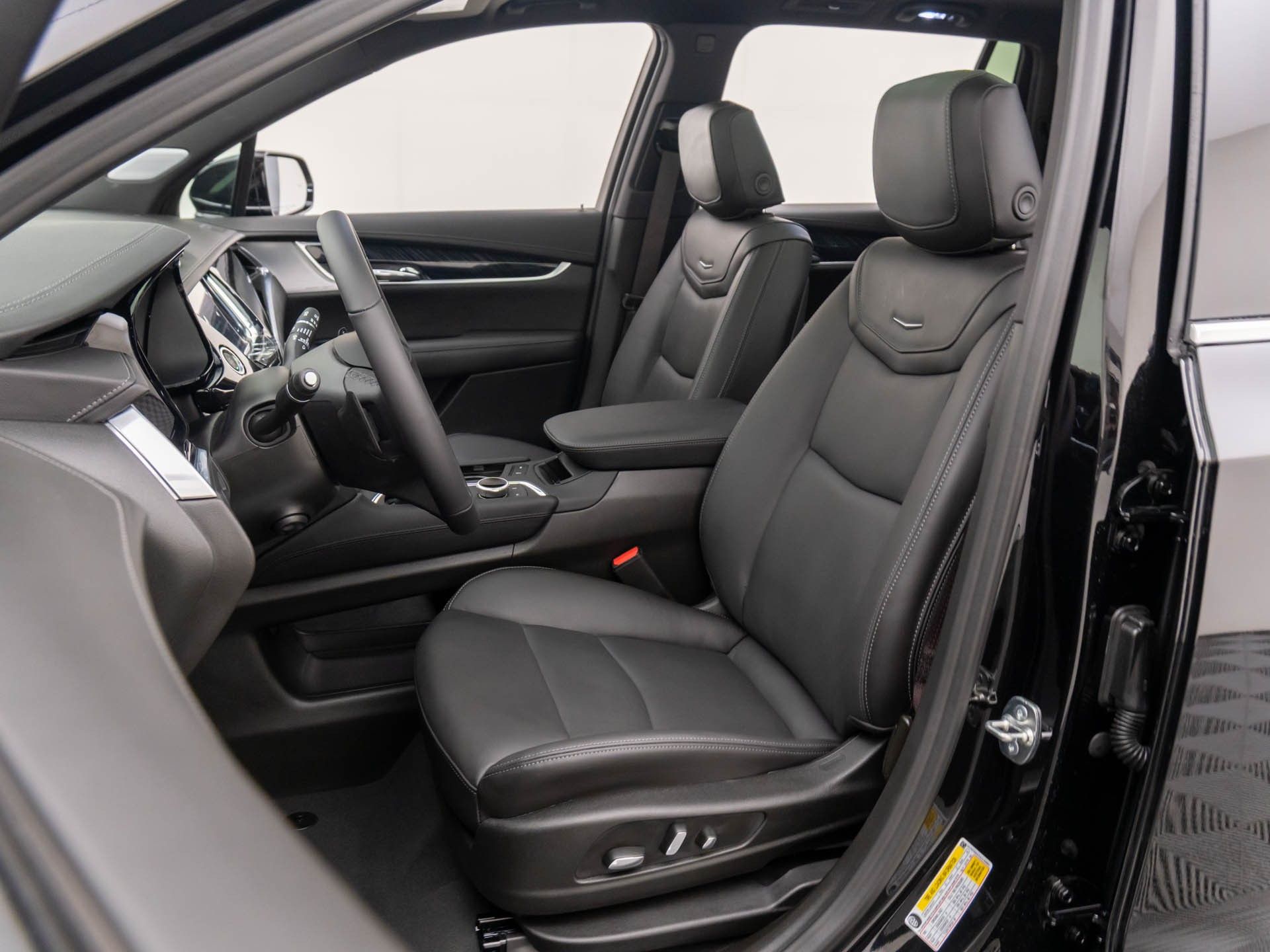 Vehicle image 11 of 35
