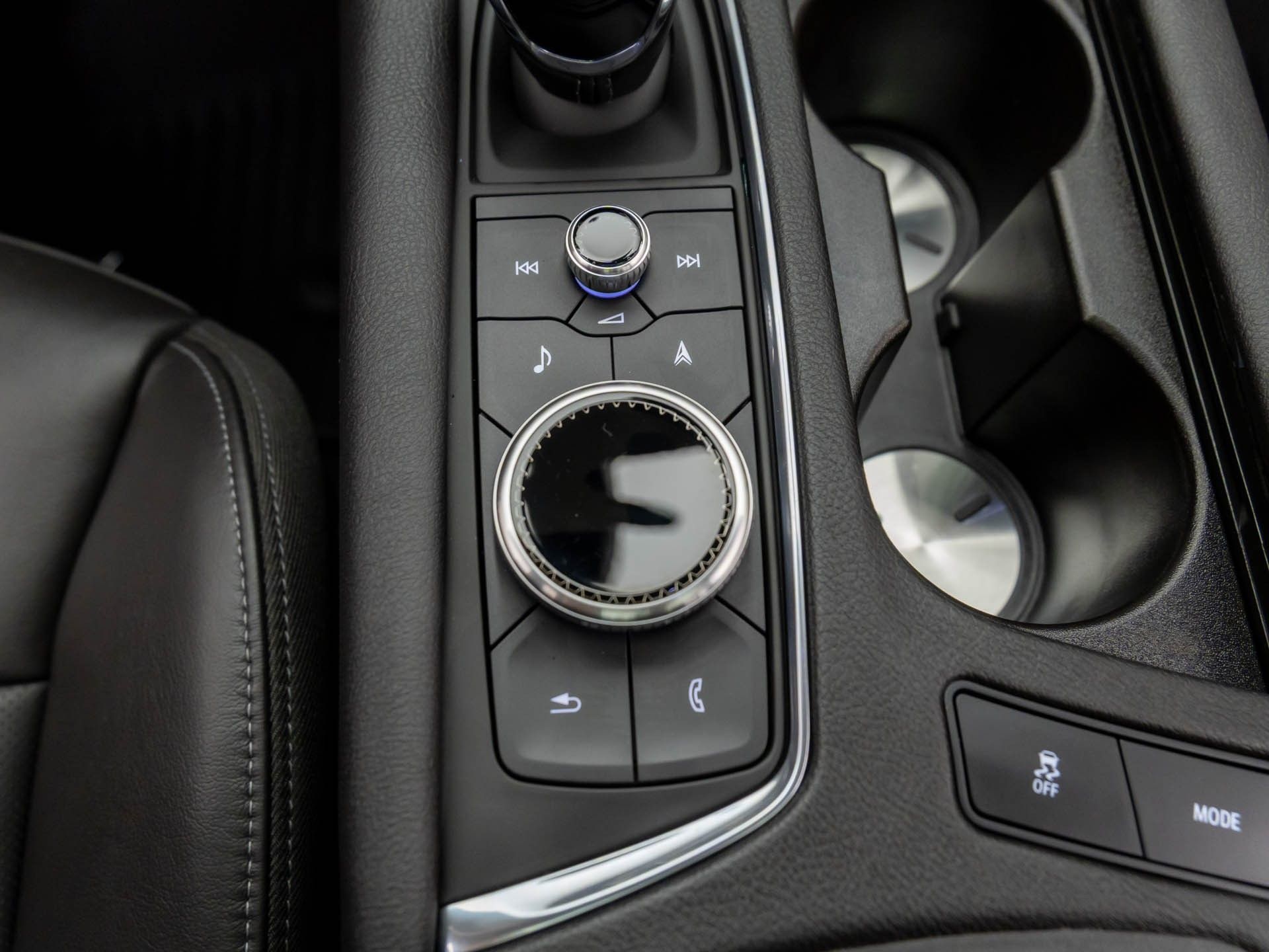 Vehicle image 25 of 39