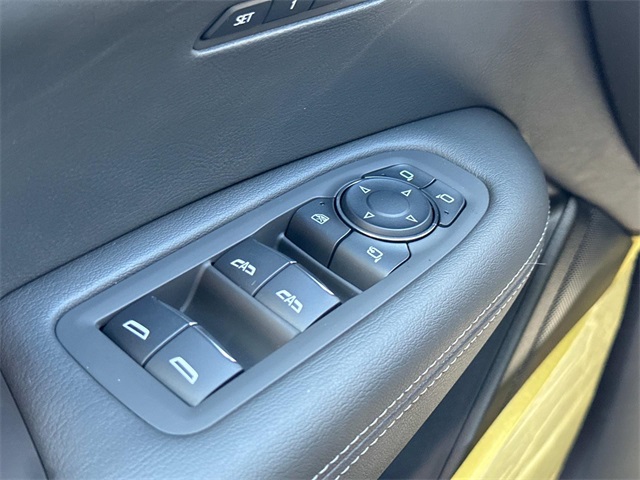 Vehicle image 13 of 18