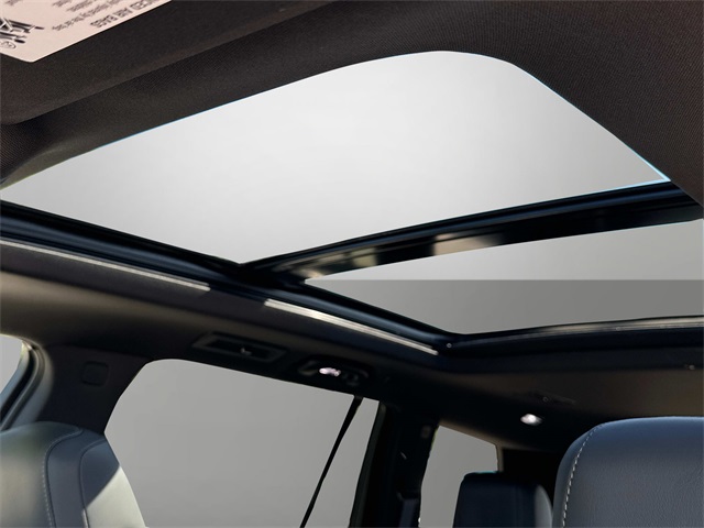 Vehicle image 14 of 18