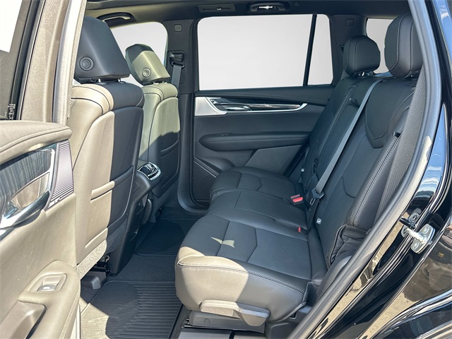 Vehicle image 16 of 18
