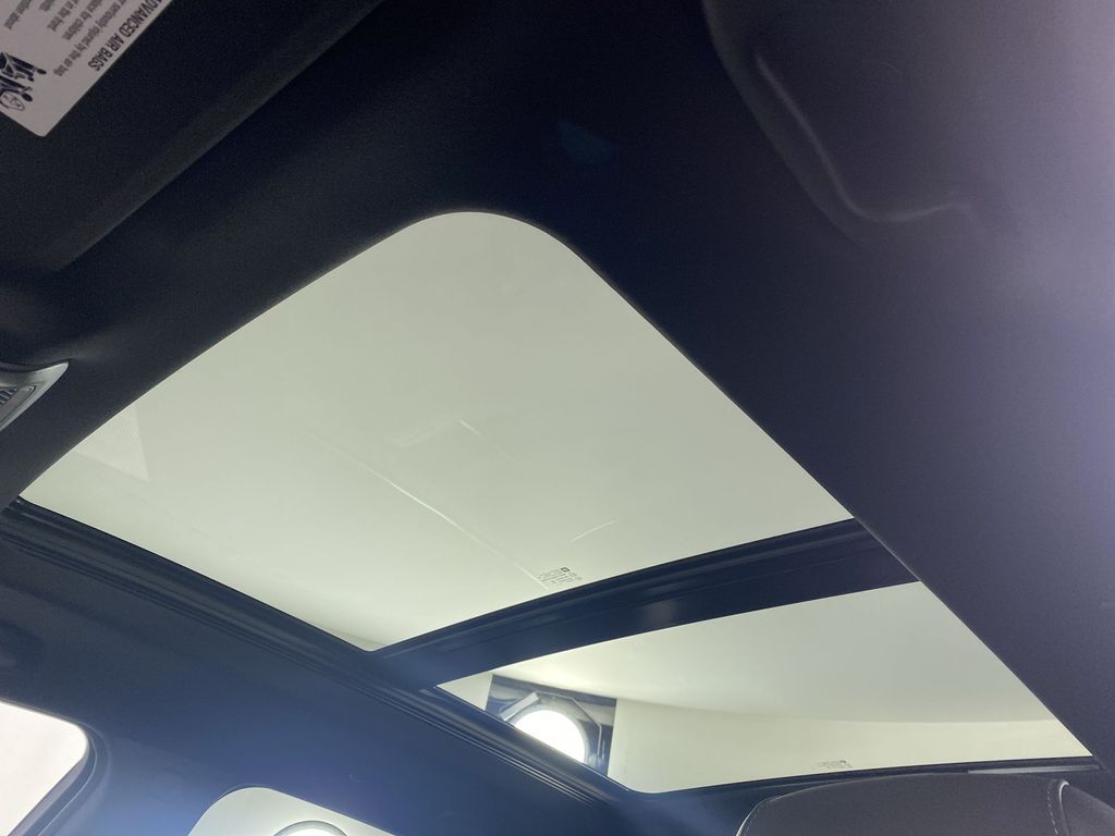 2025 Cadillac XT6 Premium Luxury Image 31 of 34