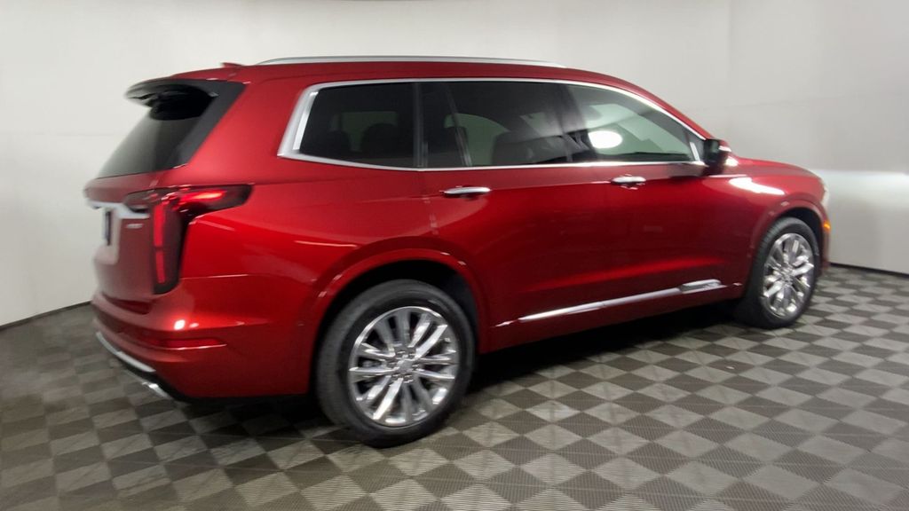 2025 Cadillac XT6 Premium Luxury Image 4 of 34