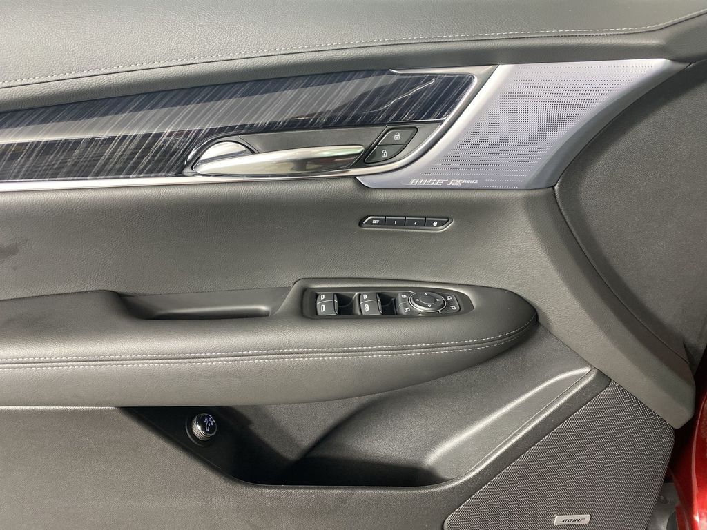 2025 Cadillac XT6 Premium Luxury Image 25 of 34
