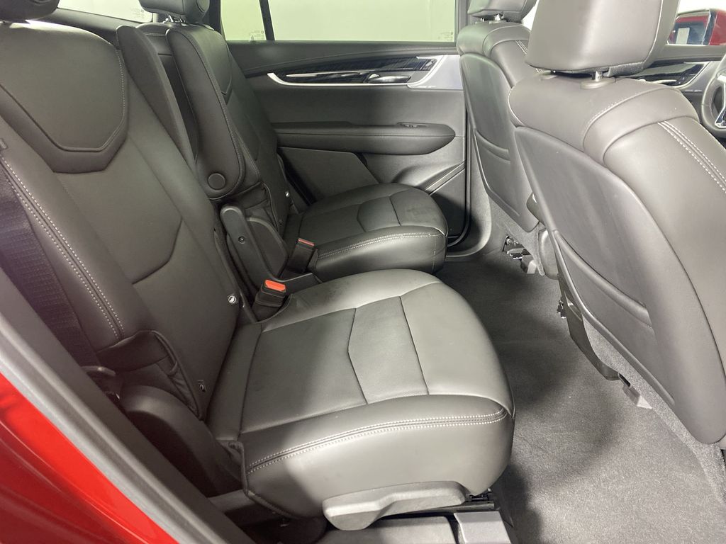 2025 Cadillac XT6 Premium Luxury Image 12 of 34