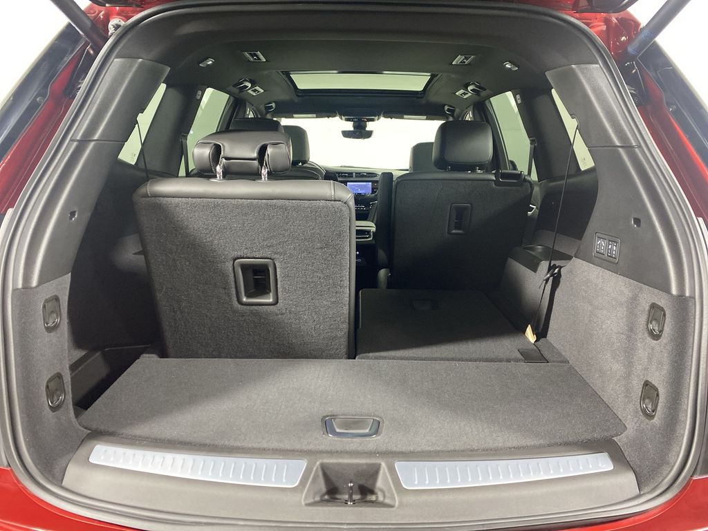 2025 Cadillac XT6 Premium Luxury Image 11 of 34