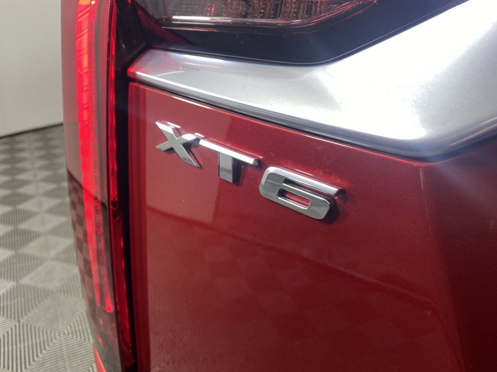 2025 Cadillac XT6 Premium Luxury Image 28 of 34