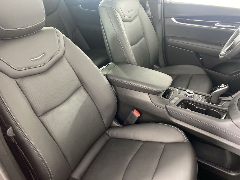 2025 Cadillac XT6 Premium Luxury Image 14 of 34